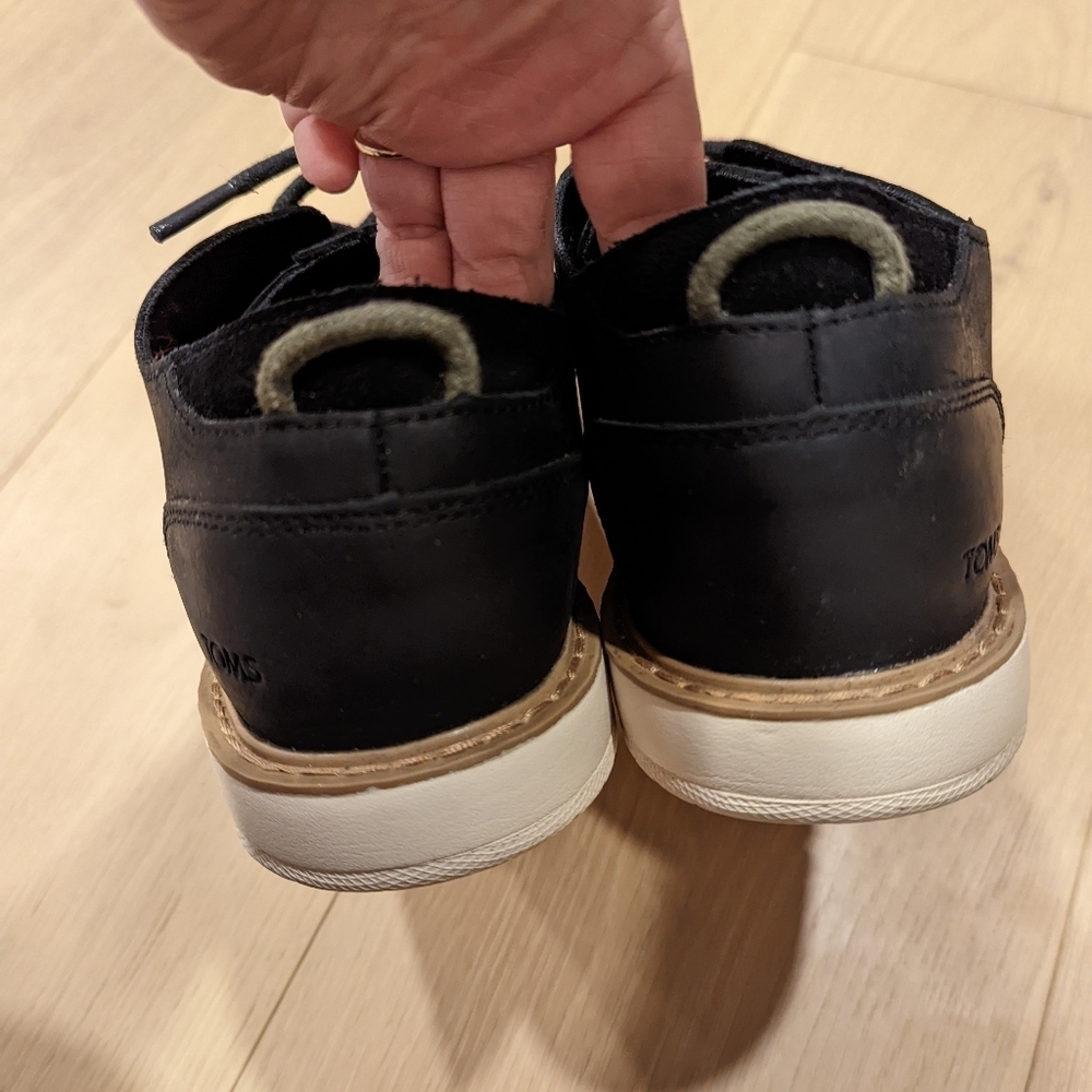 TOMS Men's Black Casual Shoes - Picture 3 of 9